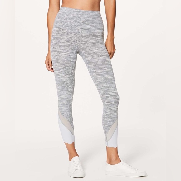 Lululemon Wunder Under Crop II Scallop 23" in We Are From Space Size 6. - Picture 12 of 15